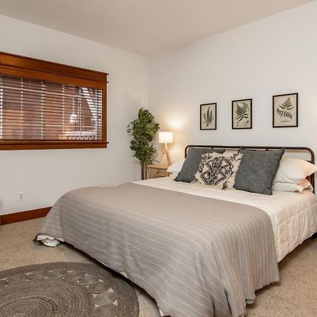 Modern Riverstone Condo With Grand Deck - Steps To Shops, Restaurants, Trails And River Coeur d'Alene Buitenkant foto